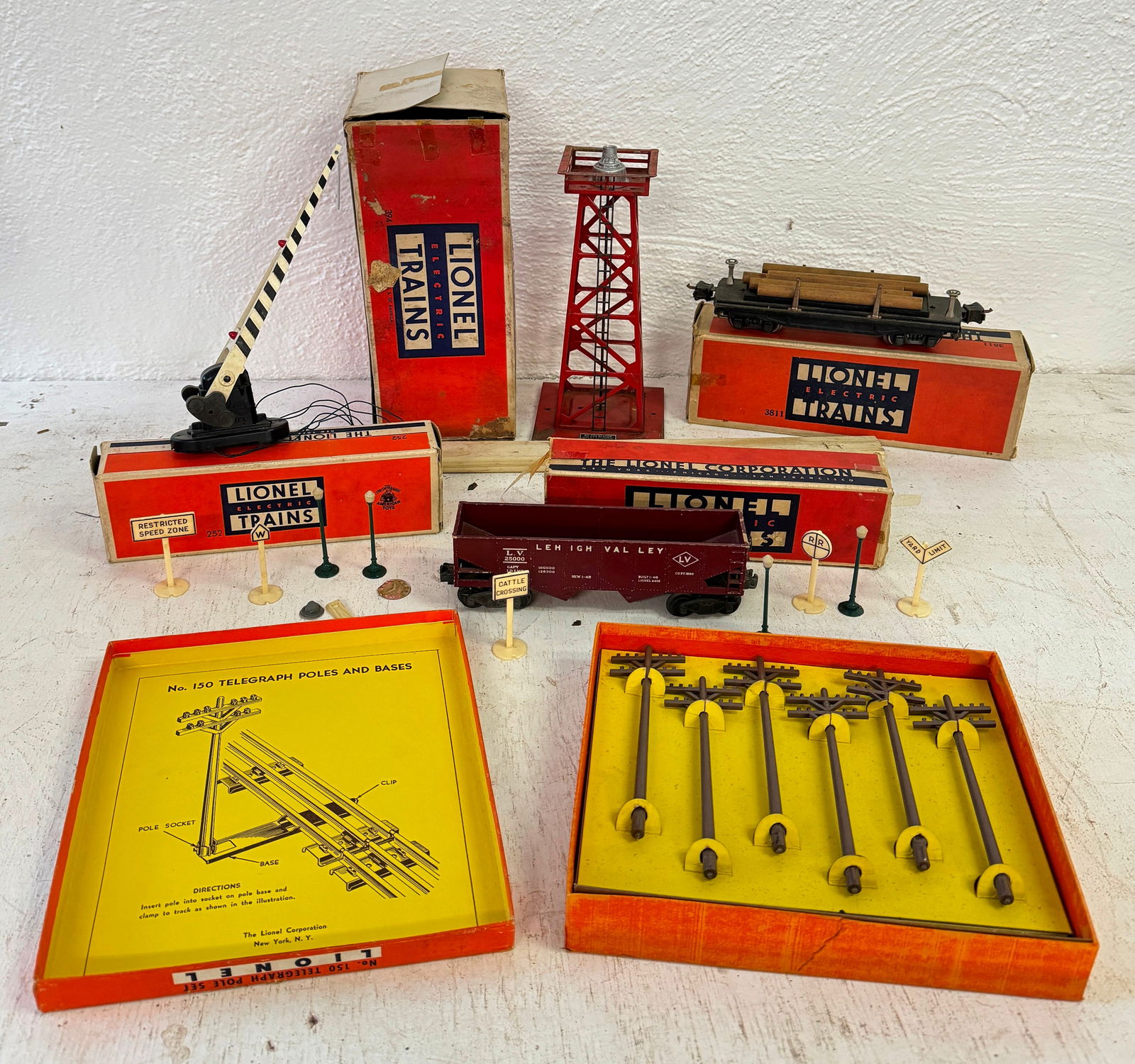 Lionel Log Car Beacon Light Telegraph Poles (1 of 6)