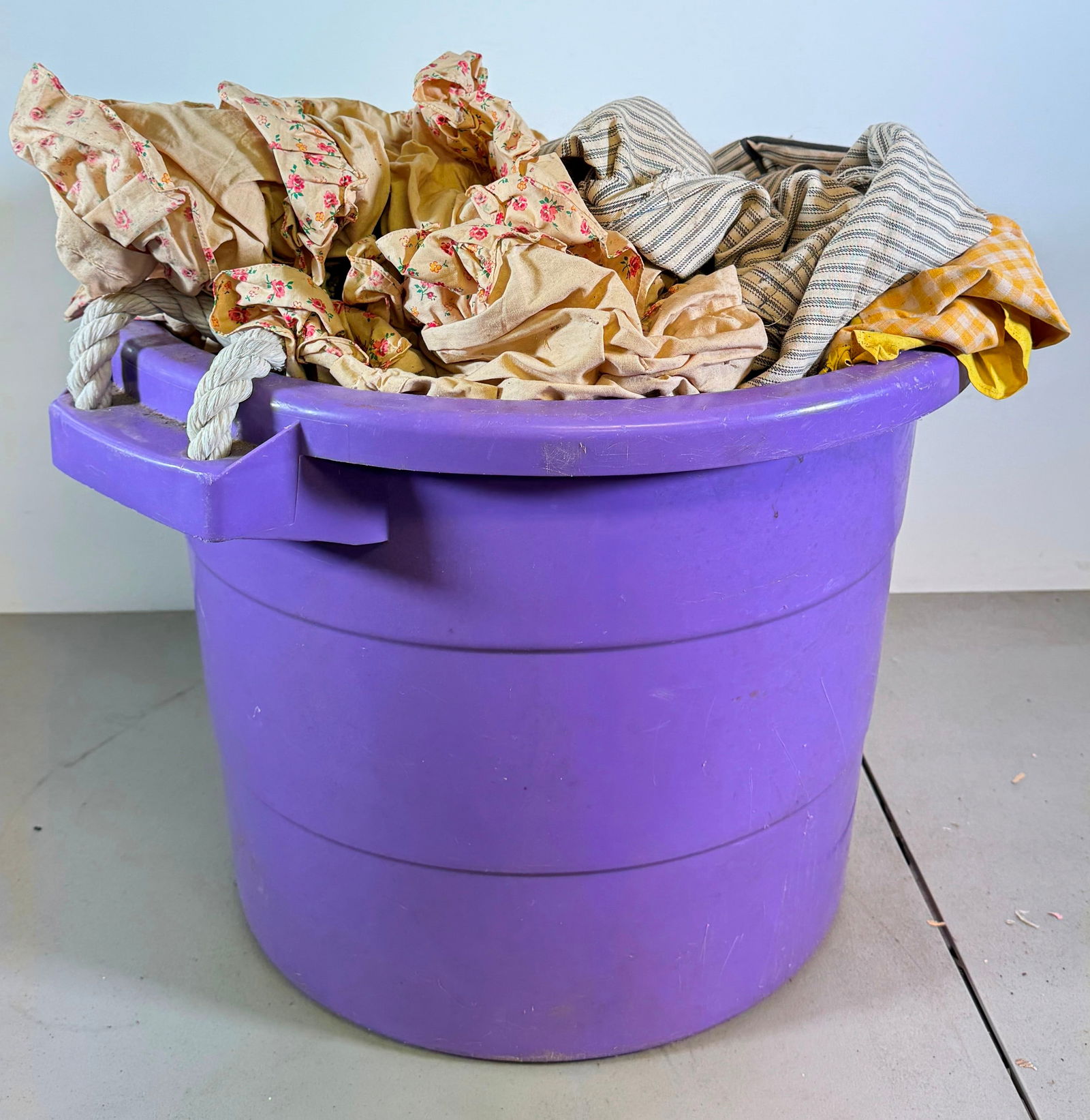 Tote of Misc Linens: Getting all pictured