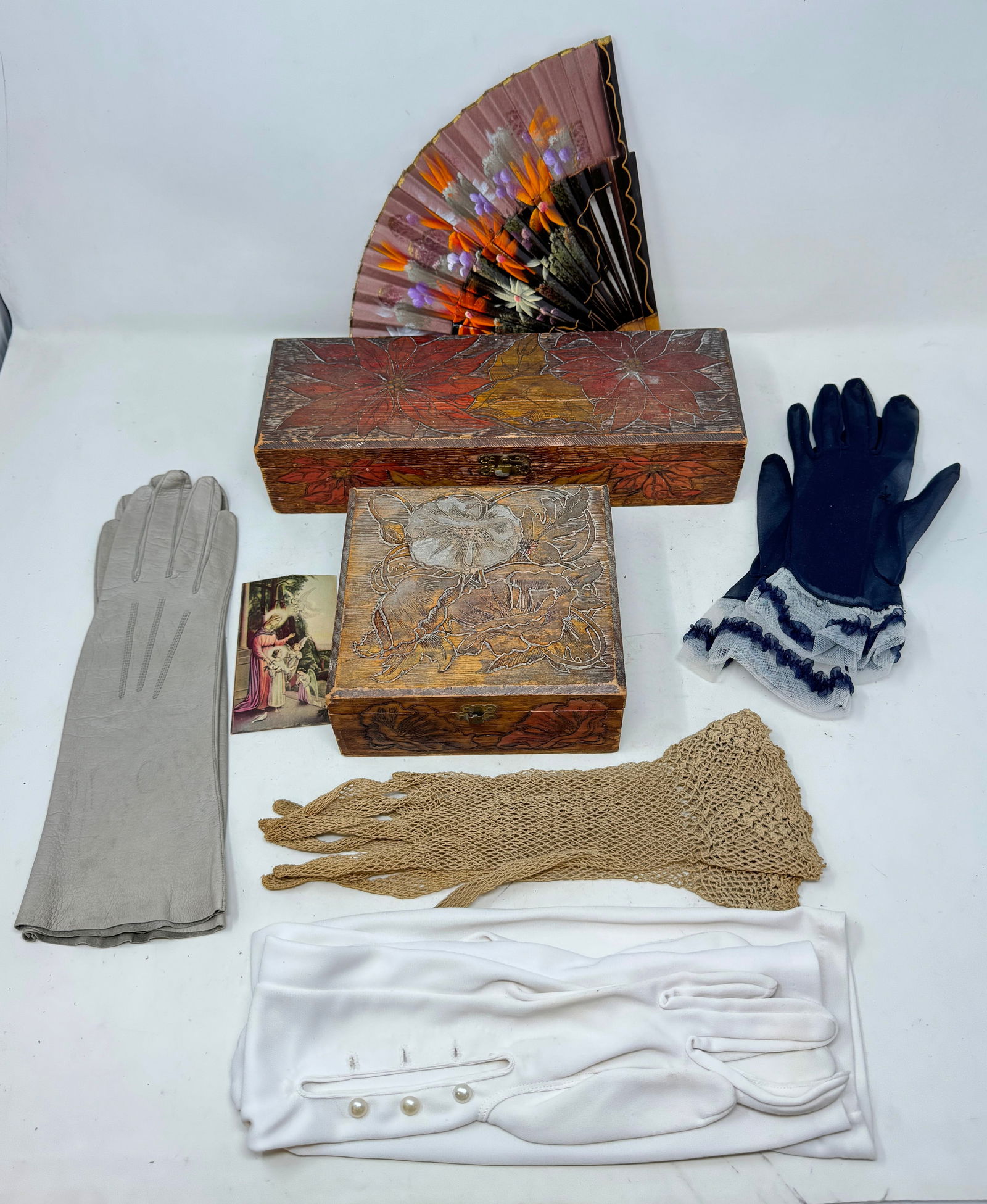 Burn Art Boxes Hand Fan & Gloves (1 of 2)