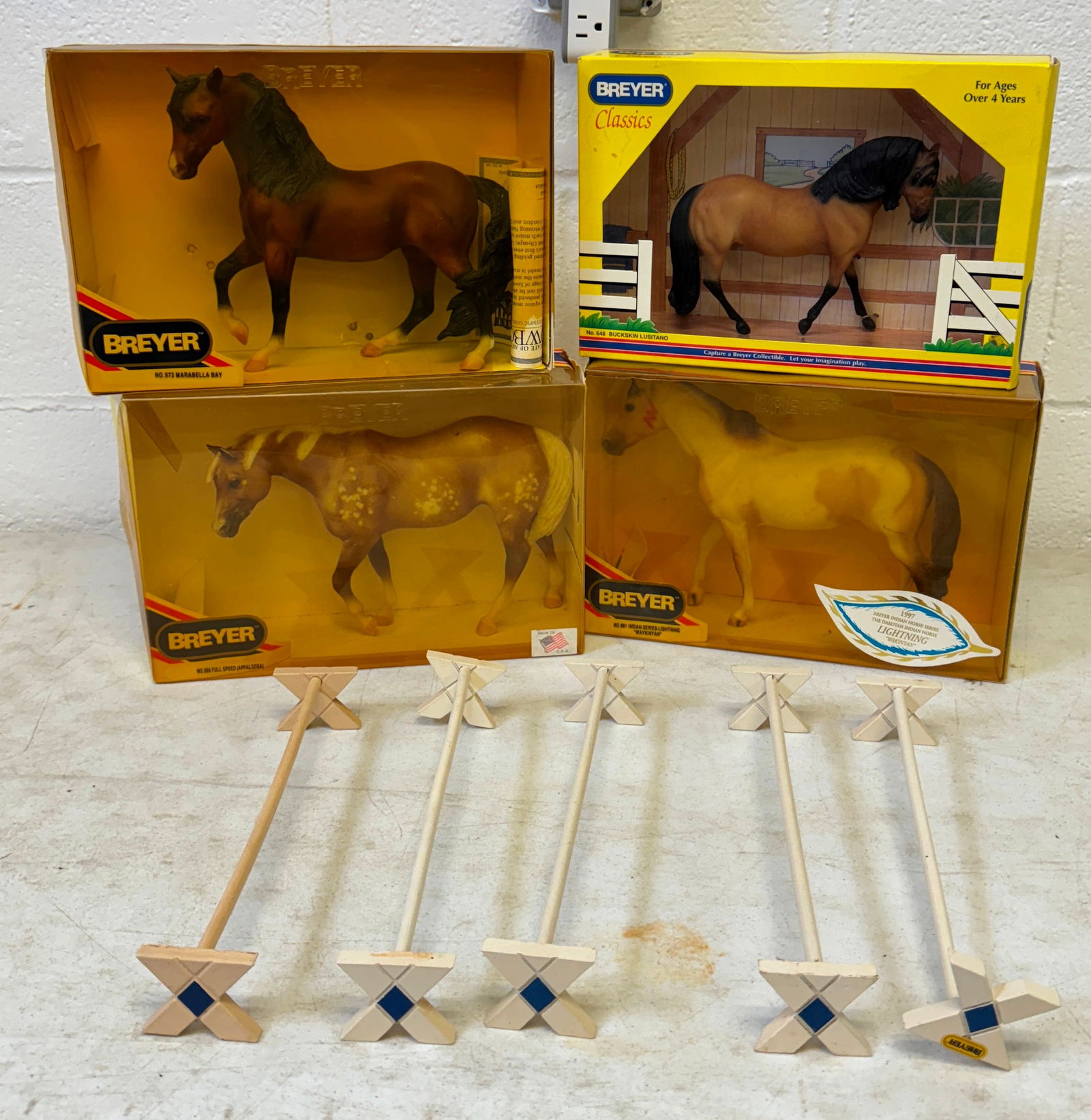 4 Breyer Horses & Jumps (1 of 3)
