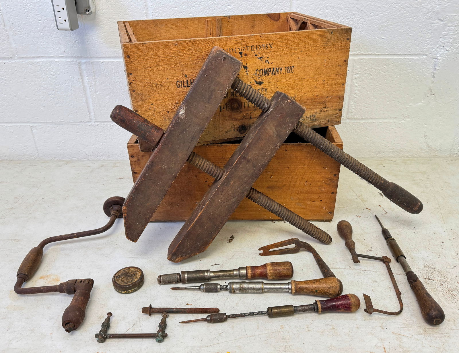 Wood Crates Hand Drills Woodworkers Clamp (1 of 3)