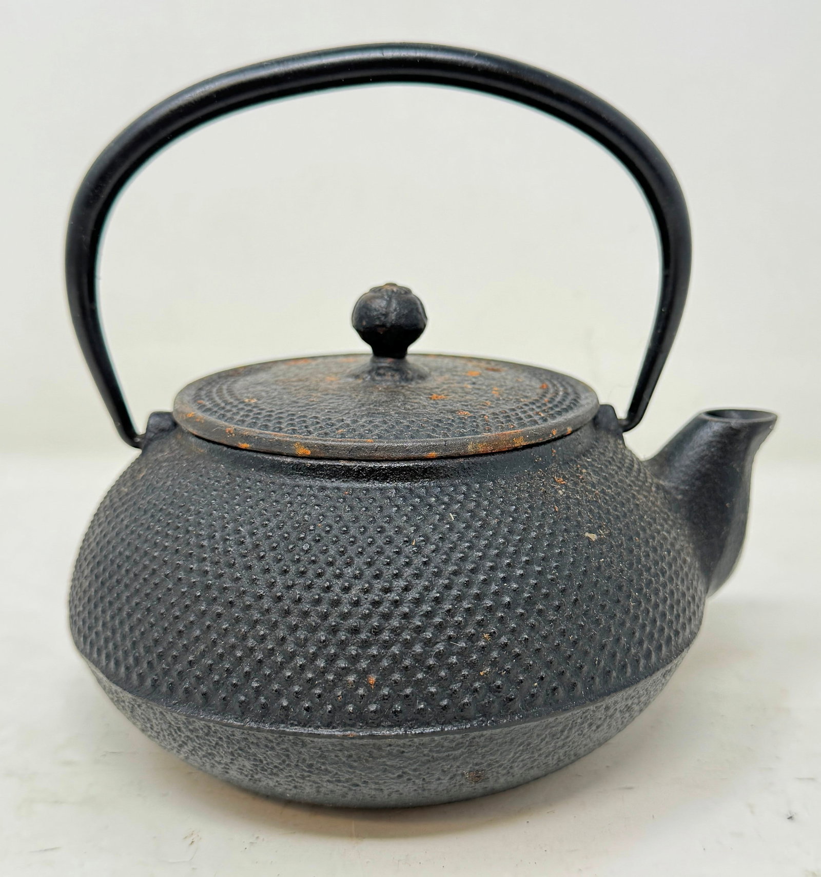 Japanese Cast Iron Teapot: Approx 5" in diameter and 4" tall