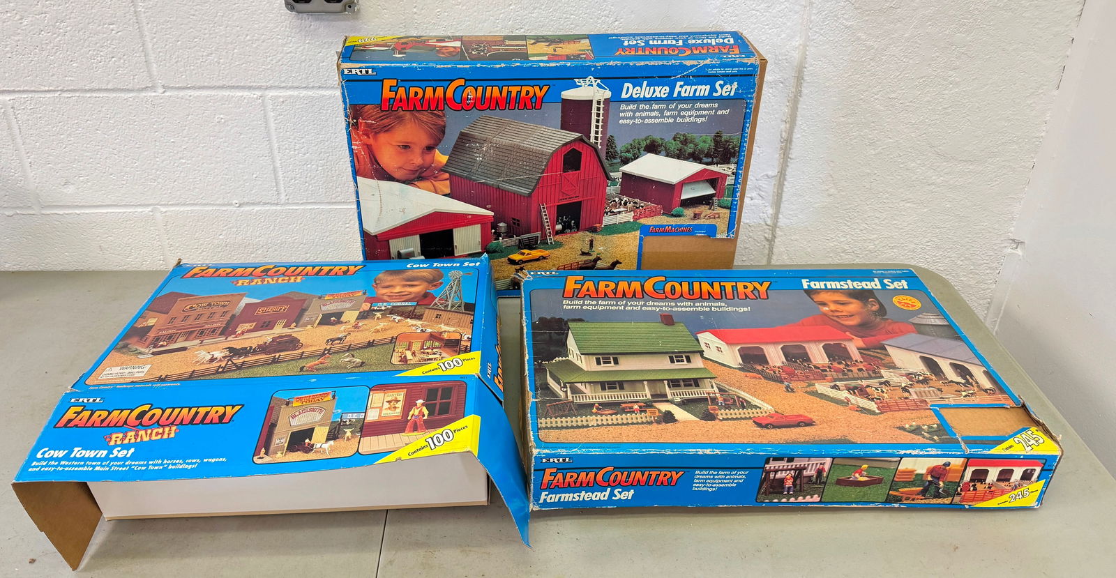 Ertl Farm Country Ranch Farmstead Sets (1 of 5)