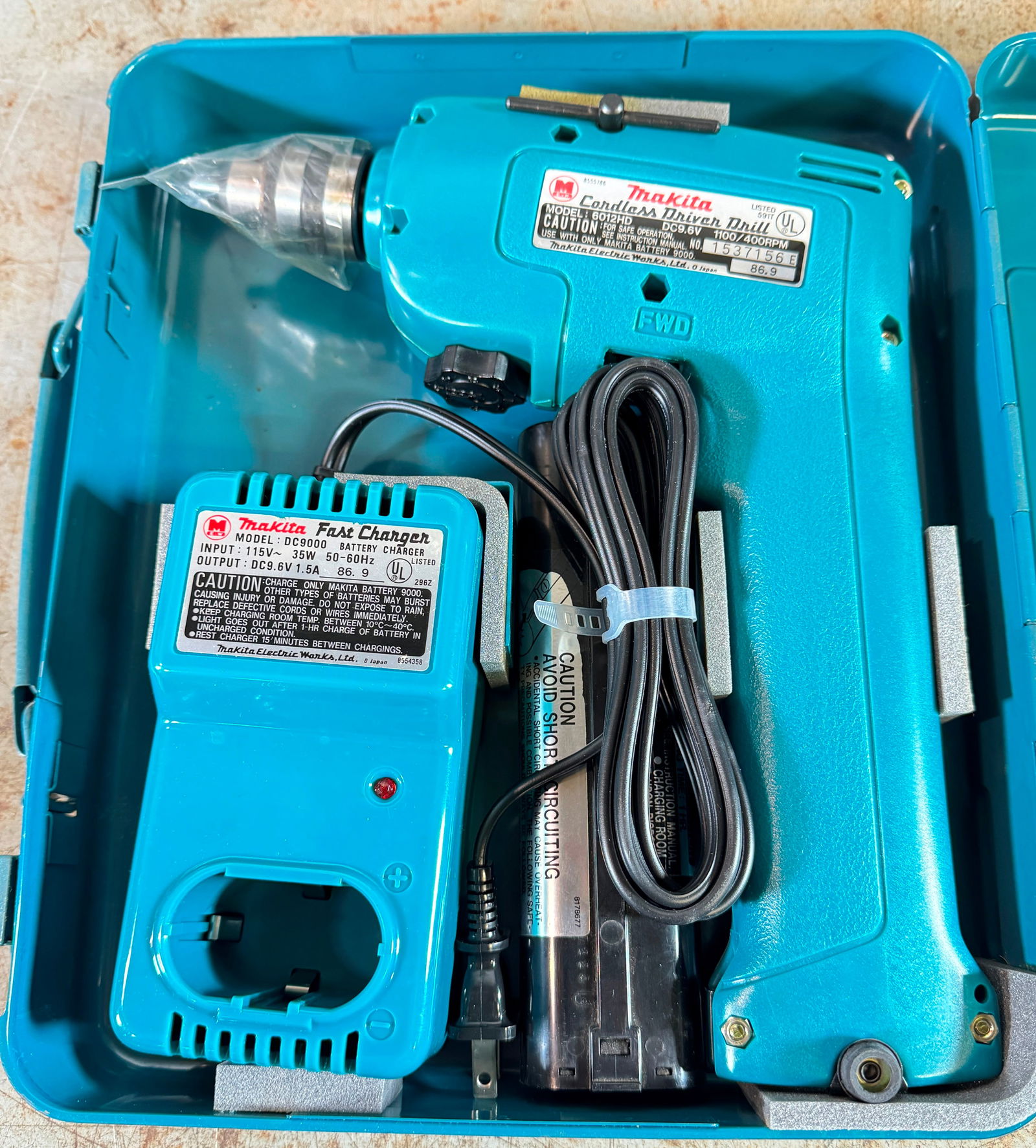 Makita 6012HD Cordless Driver Drill (1 of 3)