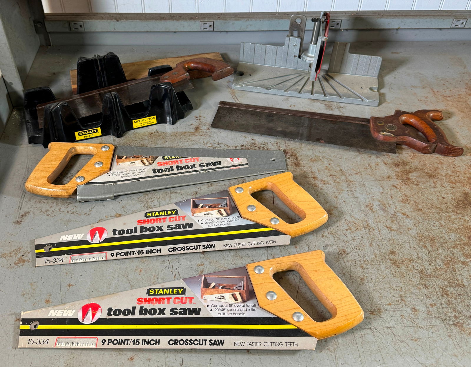 Stanley Short Cut Toolbox Saws Miterboxes (1 of 3)