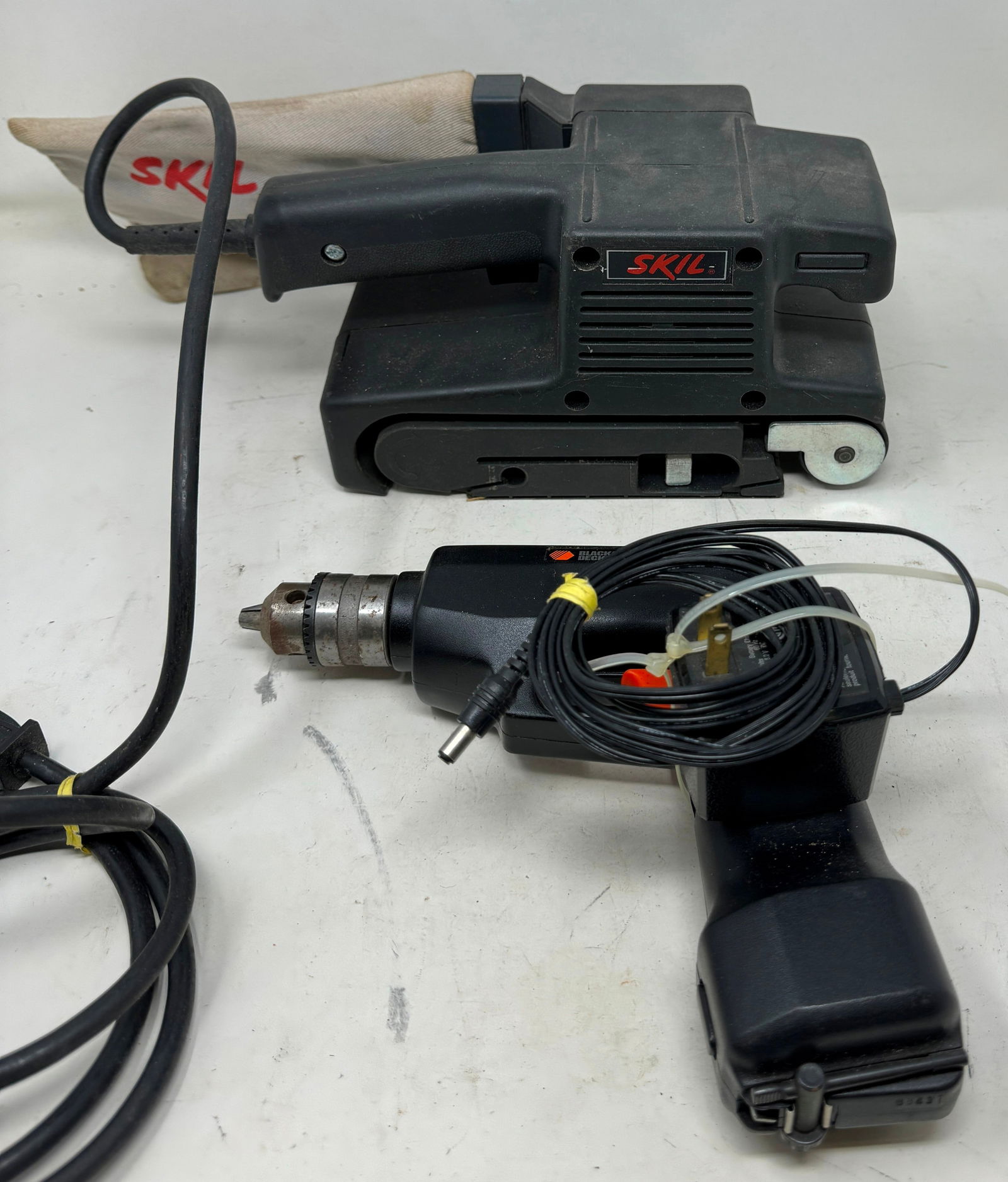 Skil 7313 Belt Sander Black & Decker Drill (1 of 1)