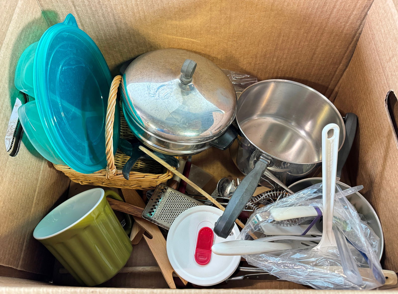 Pots Pans Kitchenware & Misc (1 of 2)