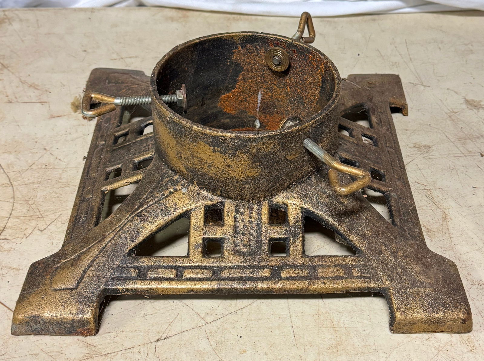 Cast Iron Christmas Tree Stand (1 of 3)