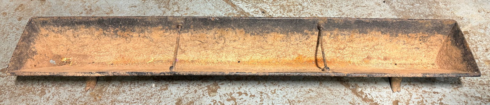 Mountville Cast Iron Pig Trough (1 of 2)