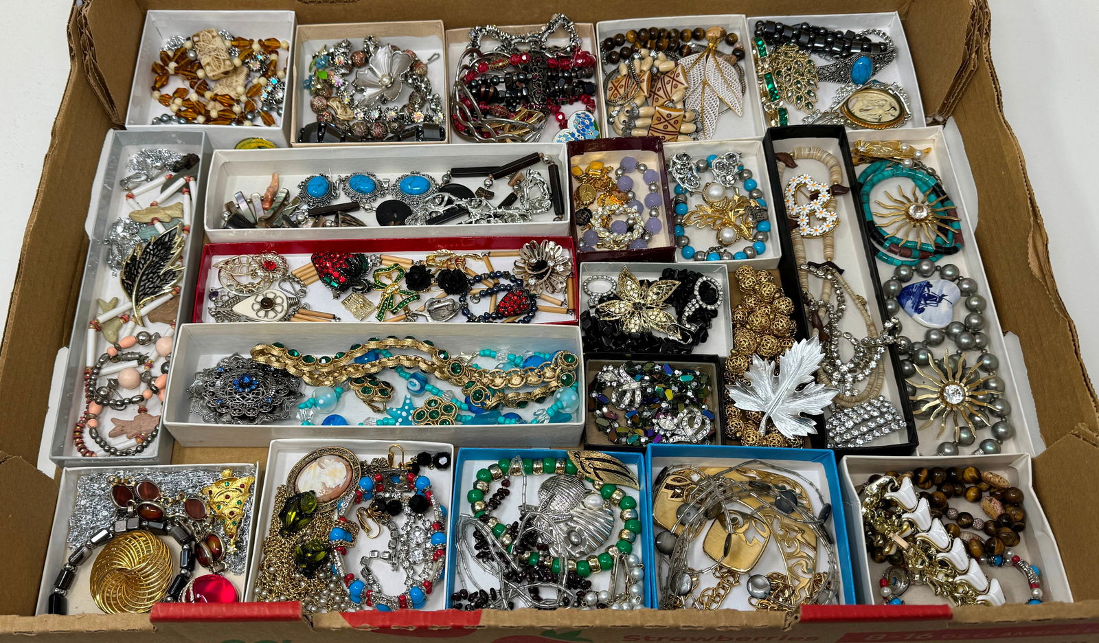 Costume Bracelets Necklaces Misc Jewelry (1 of 6)