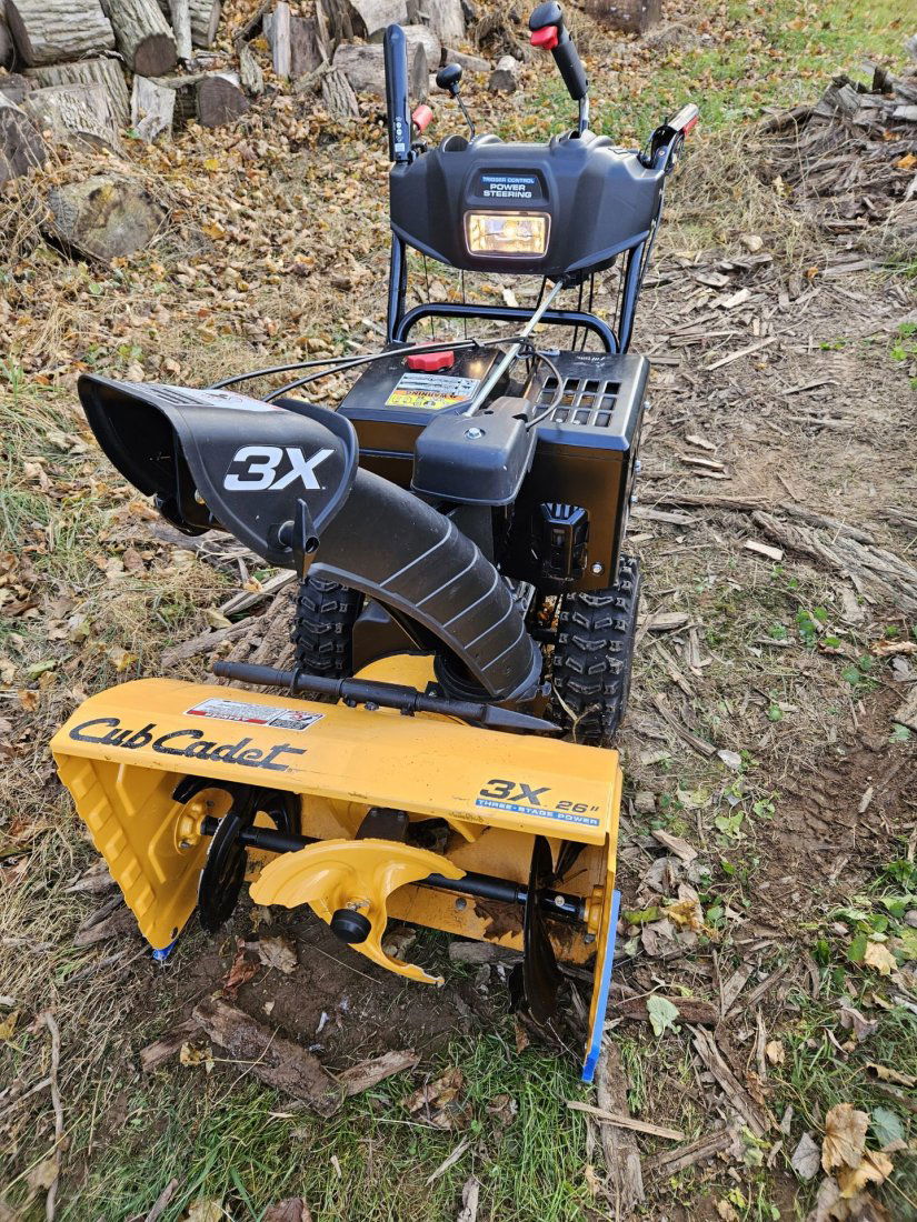 Cub Cadet Snowblower (1 of 9)