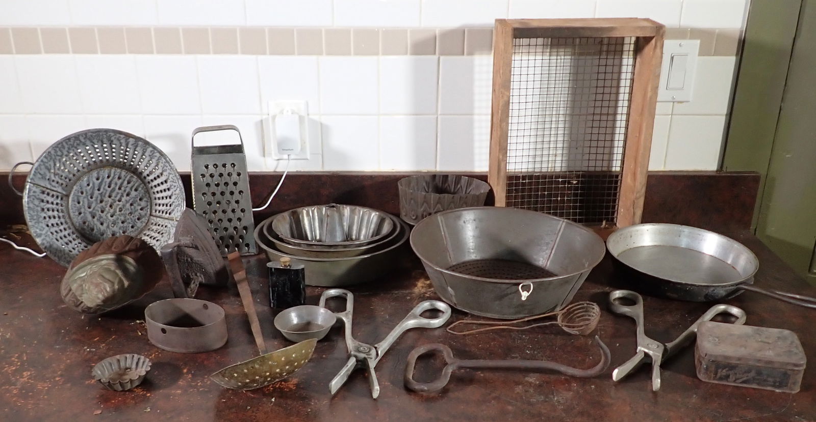 Tin Kitchenware Molds & Misc (1 of 7)