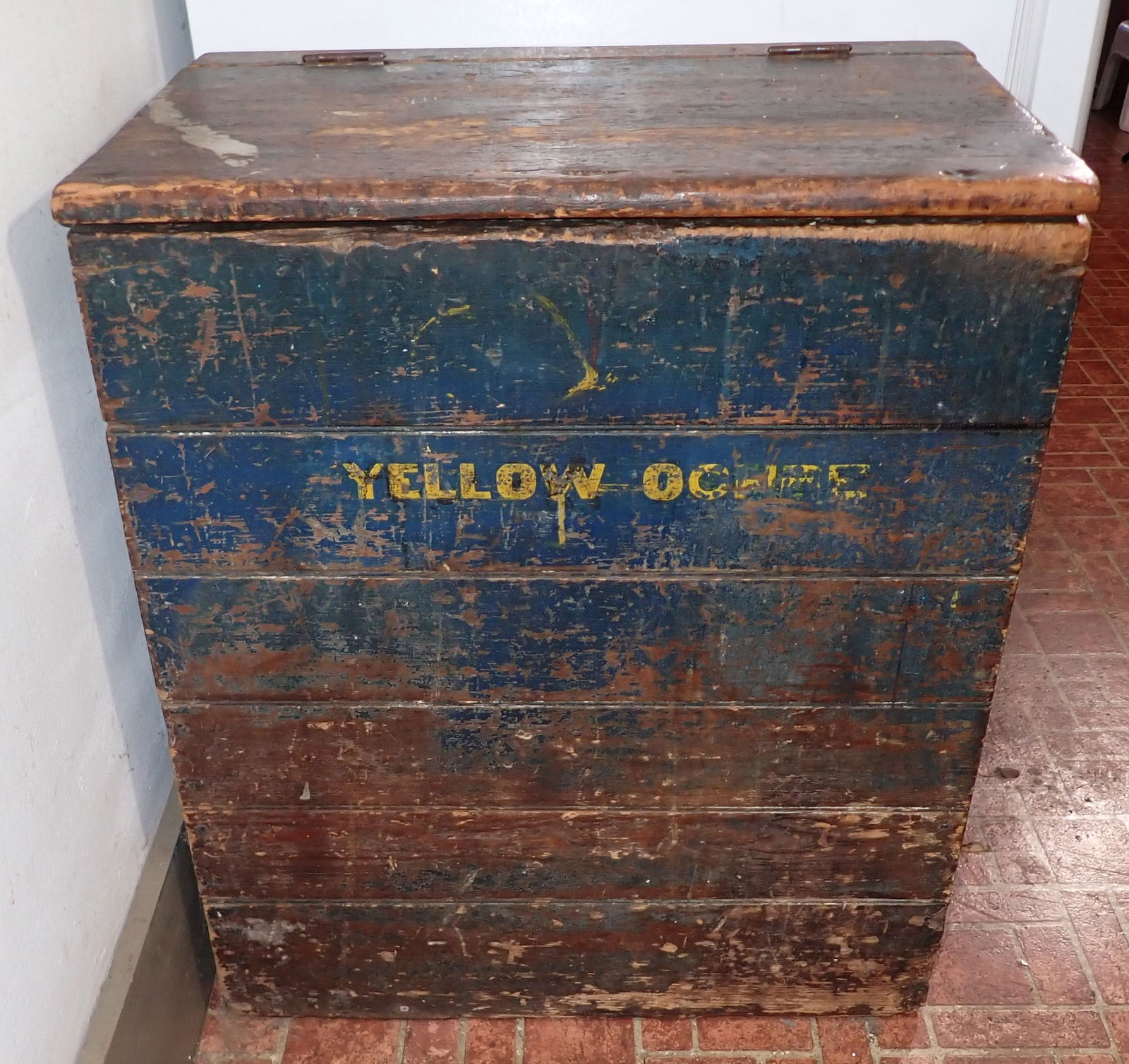 Yellow Ochre / Feed Box in Blue Paint (1 of 7)