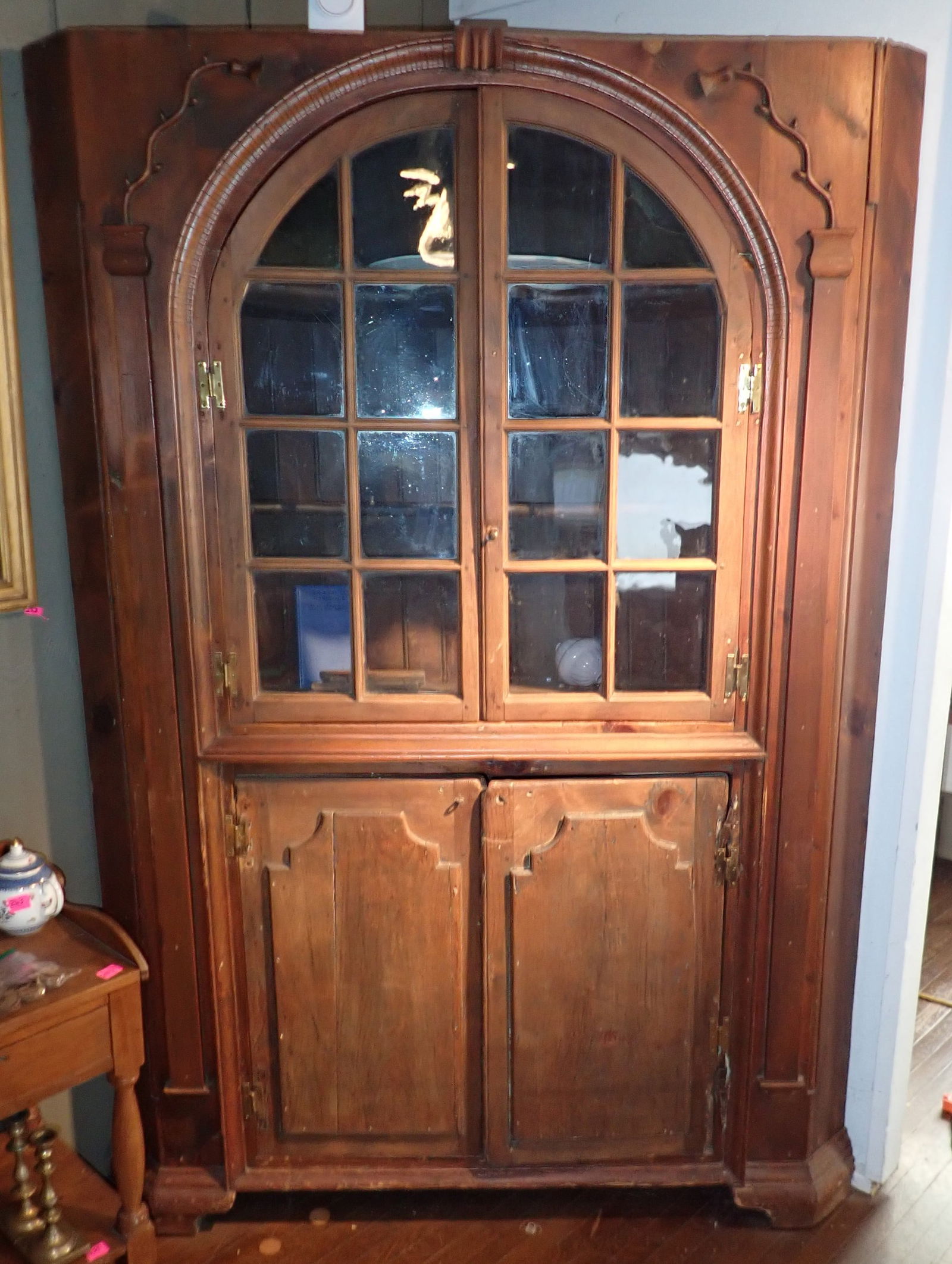 Barrel Back One Piece Corner Cupboard (1 of 13)