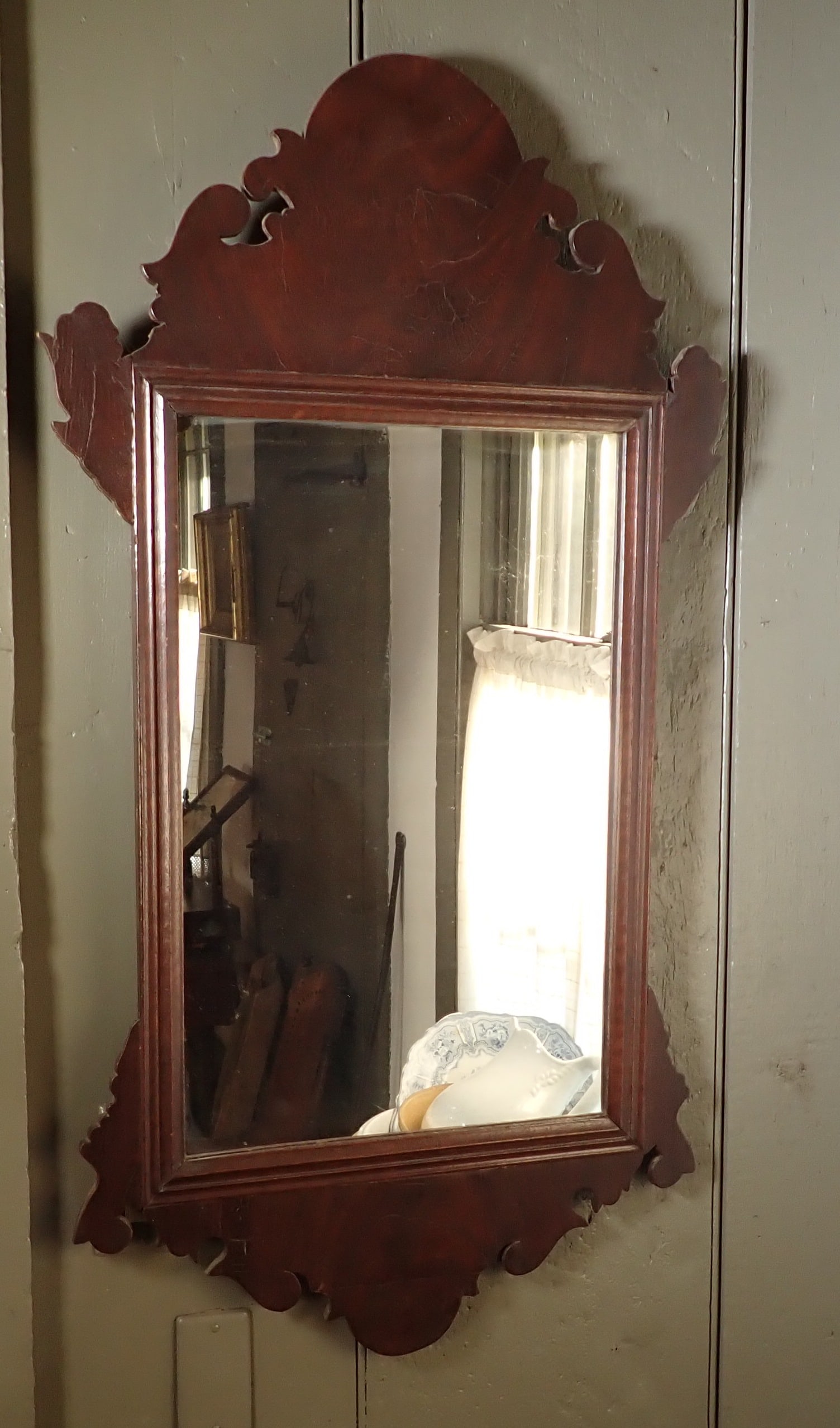 Chippendale Wall Mirror: Apprx 20 1/2" x 40". If shipping is needed, it can be packed and shipped thru UPS Store 5528. Get quote before bidding !