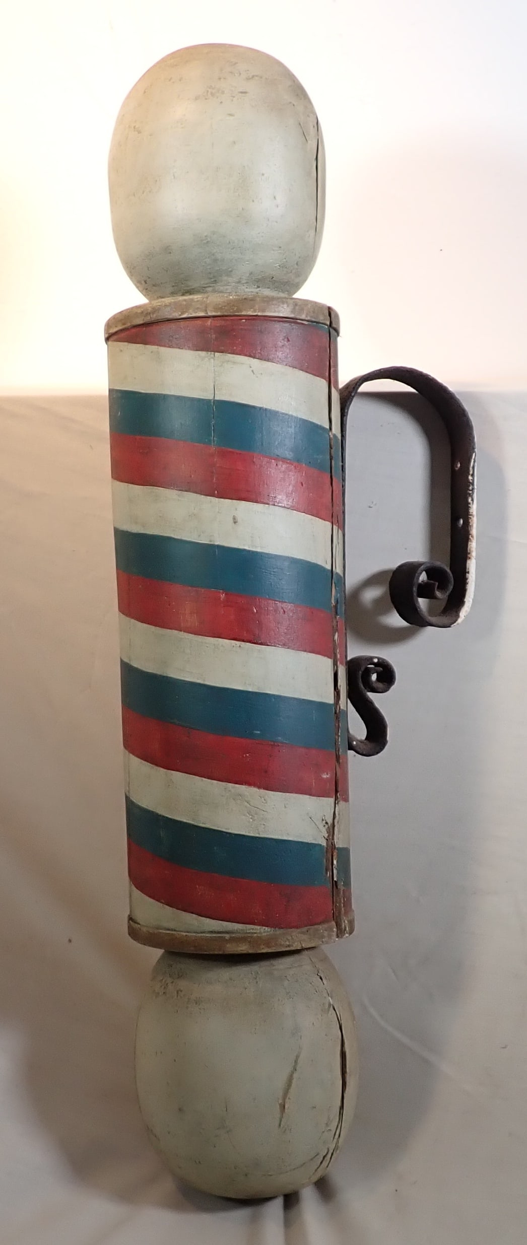 Wood Painted Barber Pole w/ Bracket (1 of 4)