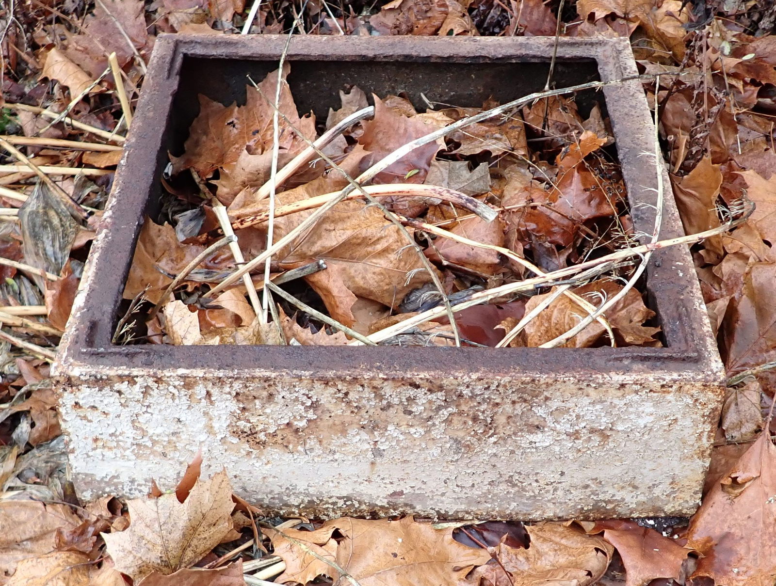 Cast Iron Urn Base (1 of 2)