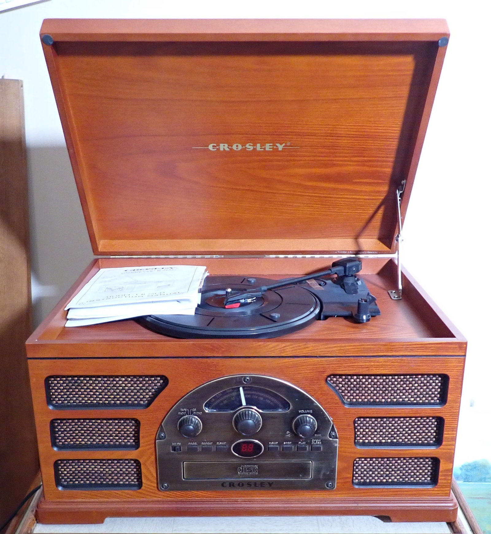 Crosley CR 78CD Turntable CD Cassette Radio (1 of 4)