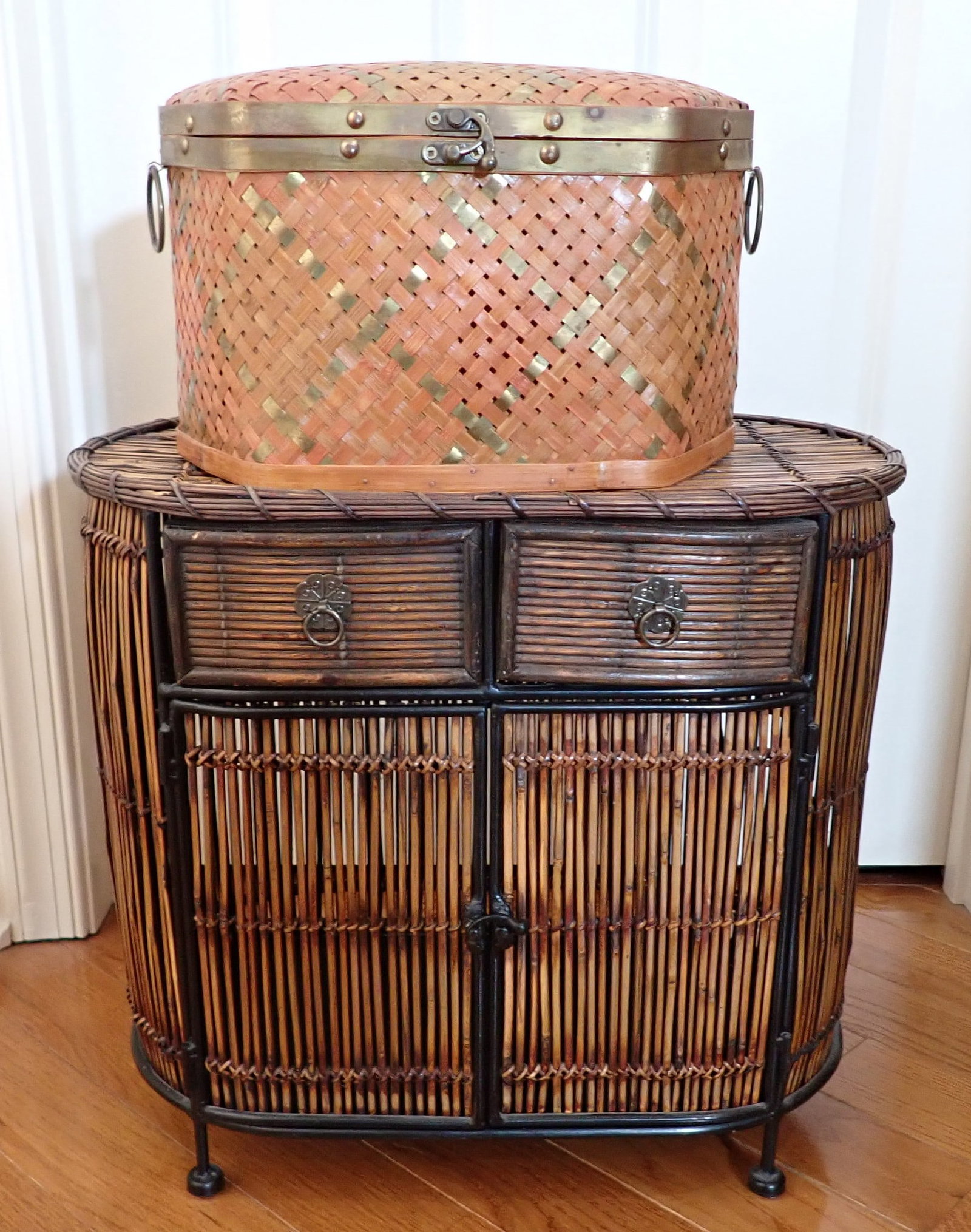Wicker Chests: Bottom one is approx 10" x 18 1/2" x 17" tall. NO SHIPPING