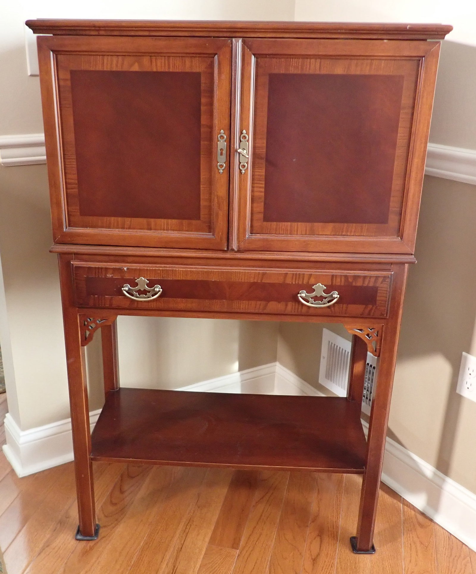 Liquor Cabinet: Approx 16" x 31 1/2" x 49 3/4" tall. No shipping ! You must bring someone to help you remove it.