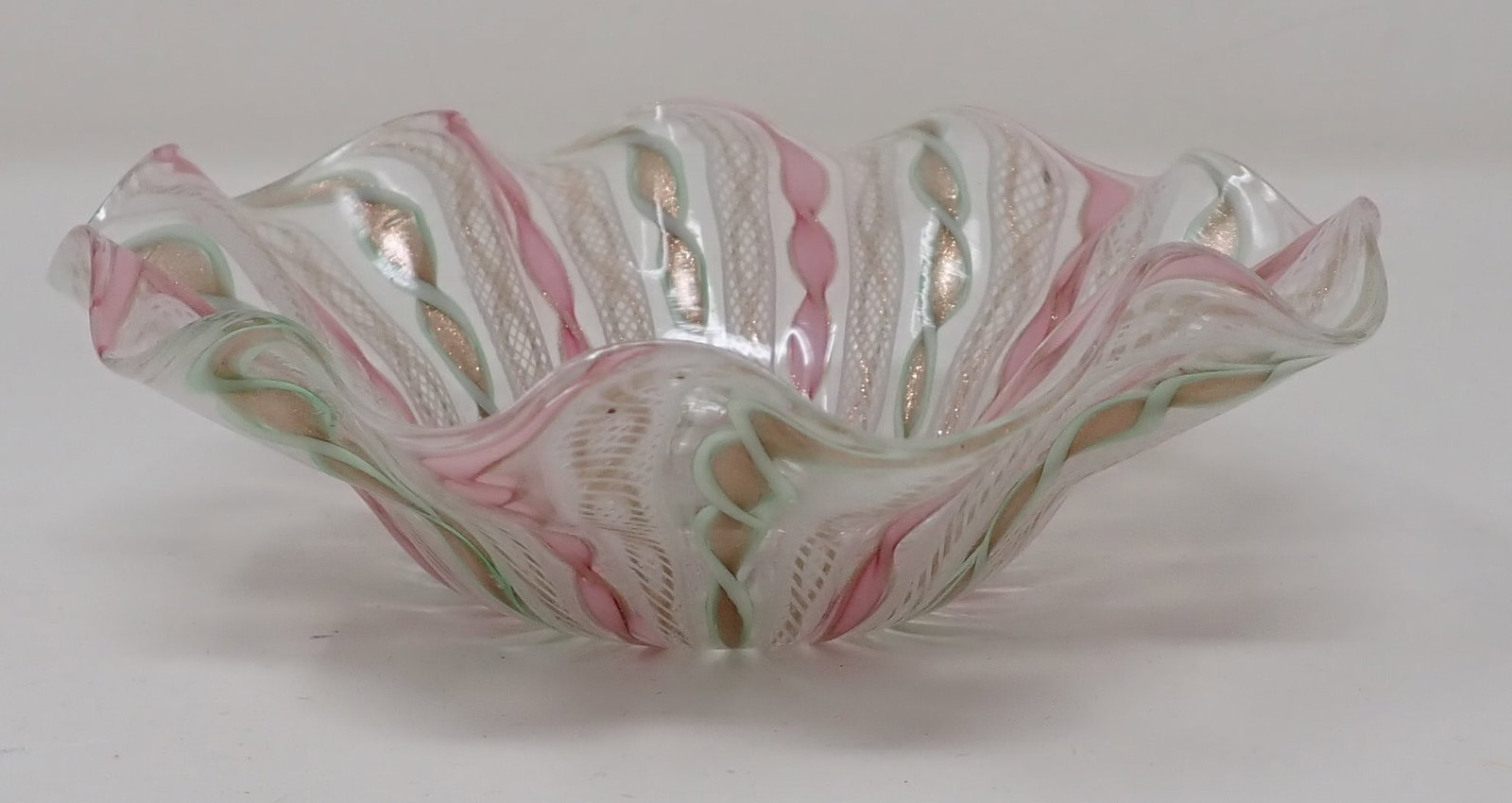 Lace Style Hand Blown Dish: Apprx 5" in diameter and 1 5/8" tall