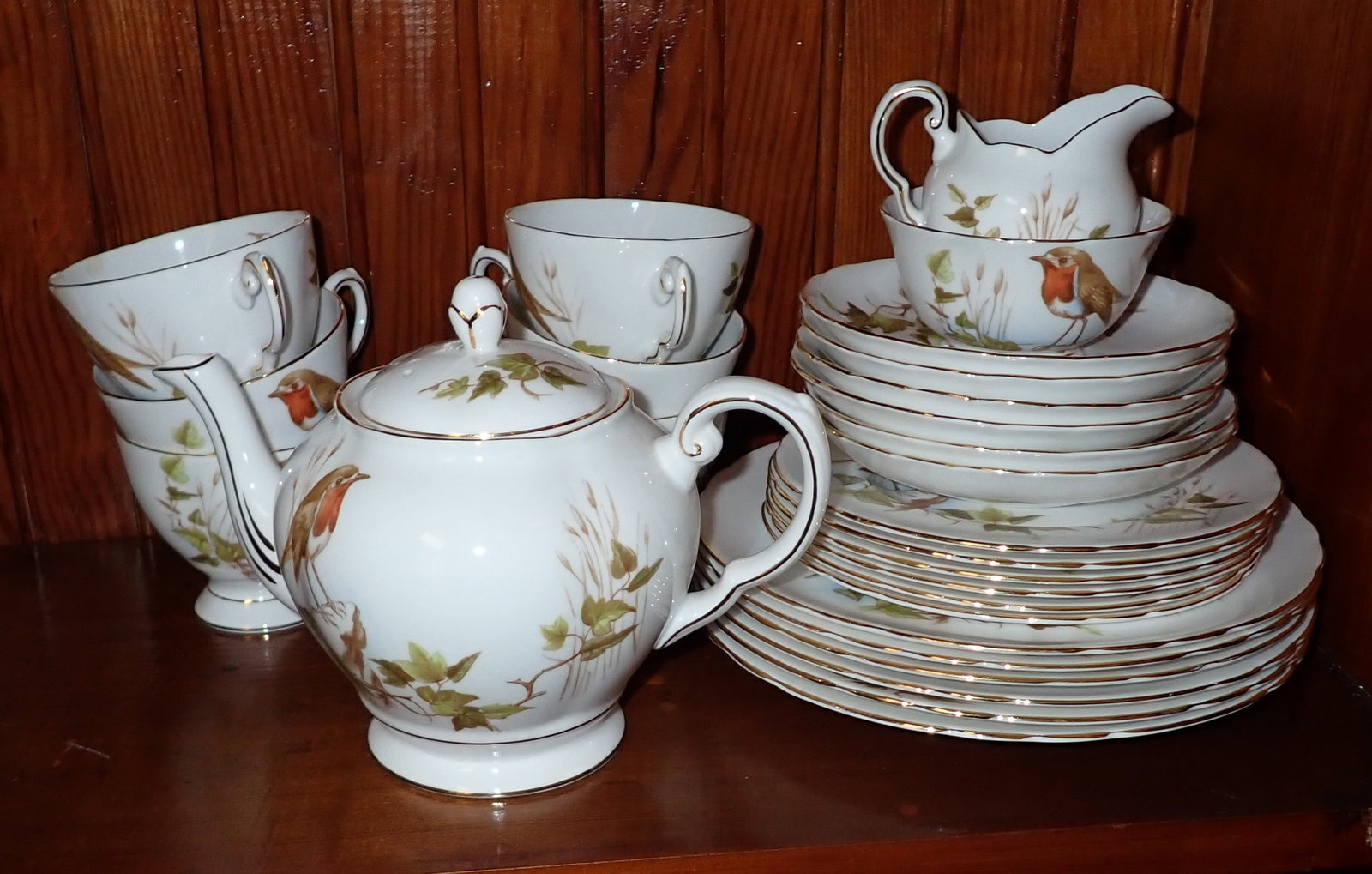 Tuscan Robin Redbreast Tea Set: Teapot is apprx 6" tall. NO SHIPPING !