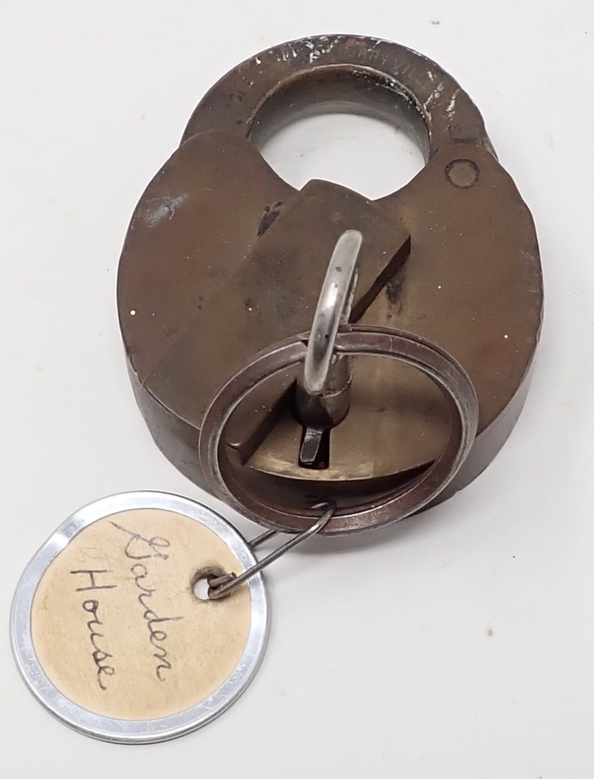 Brass Eagle Padlock w/ Key (1 of 4)