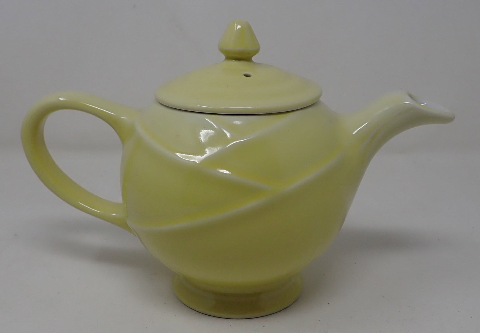 Hall Teapot: Approx 7" tall