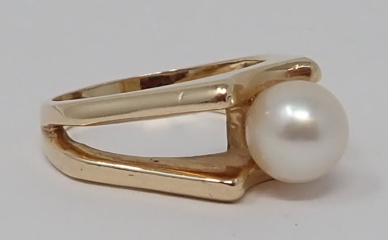 Pearl and Gold Ring (1 of 4)