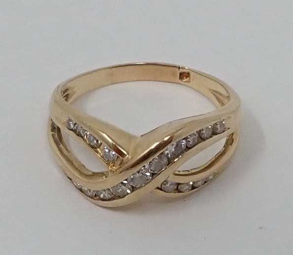 Diamond Cross-Over Band (1 of 7)