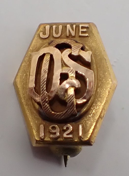 10k Gold June 1921 Pin: Approx 3/8" x 1/2". Weighs approx 1.00 dwt