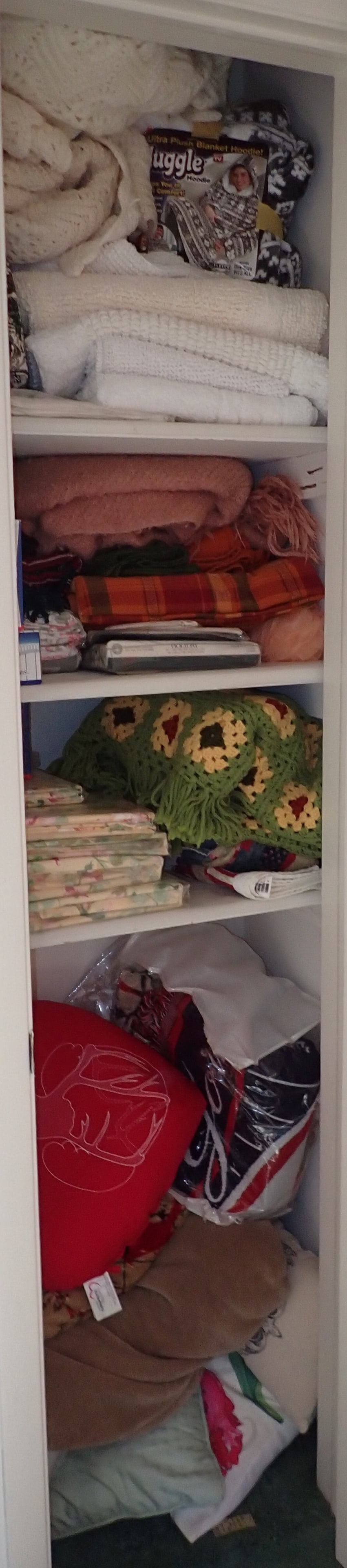 Blankets Pillows Napkins Tablecloth Misc (1 of 5)