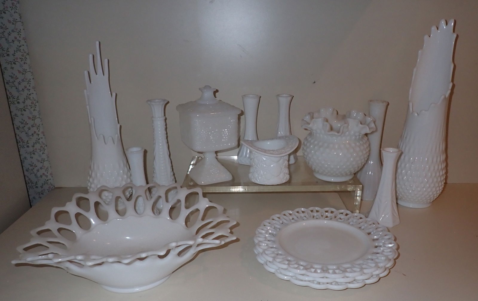 Milk Glass Vases Hat Centerpiece & Misc (1 of 5)