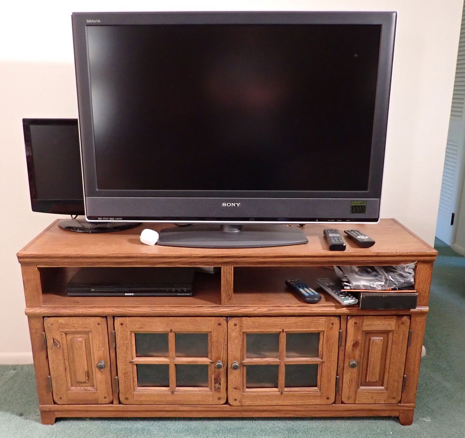 Sony 40" LG 19" TV's & Stand (1 of 6)