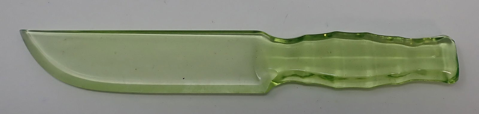 Uranium  Glass Fruit & Cake Knife (1 of 3)