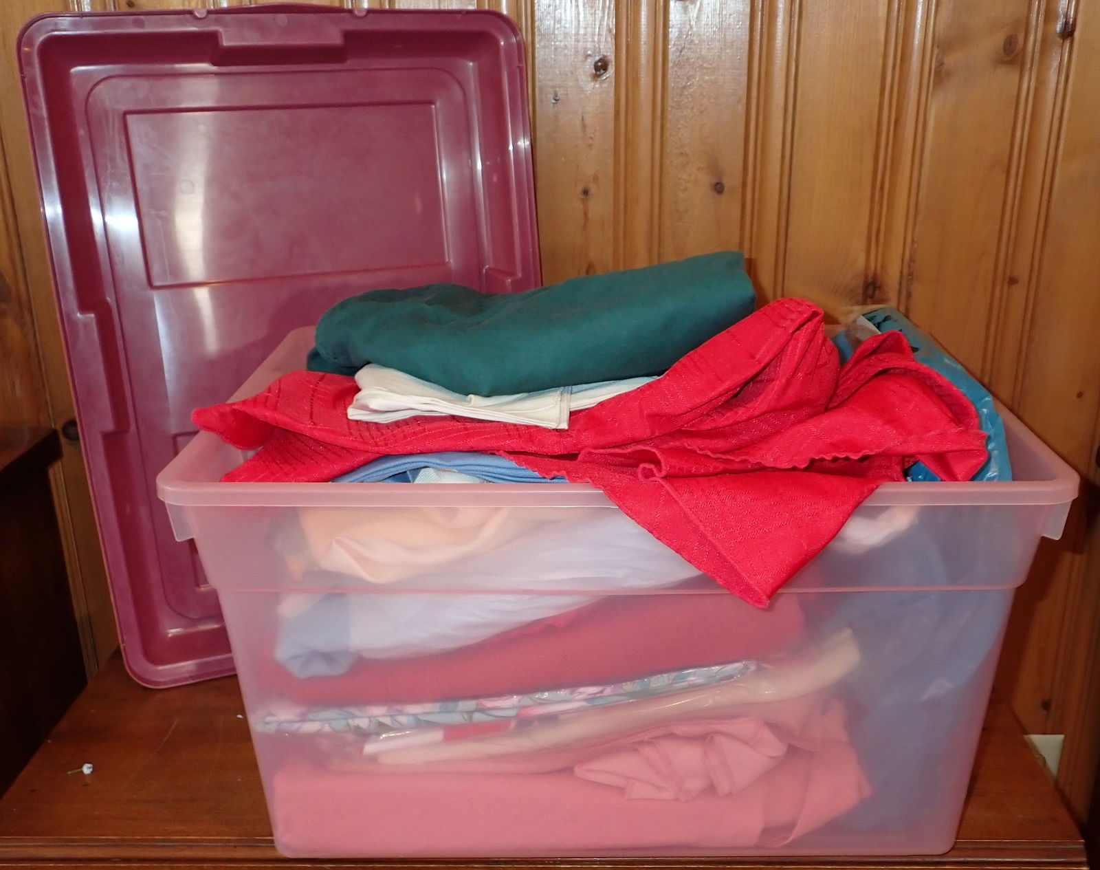 Tote Full of Tablecloths & Misc (1 of 4)