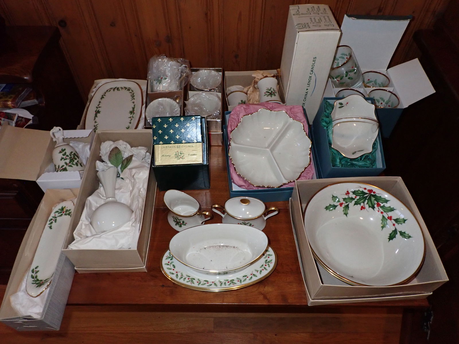 Table Contents of Lenox (1 of 8)