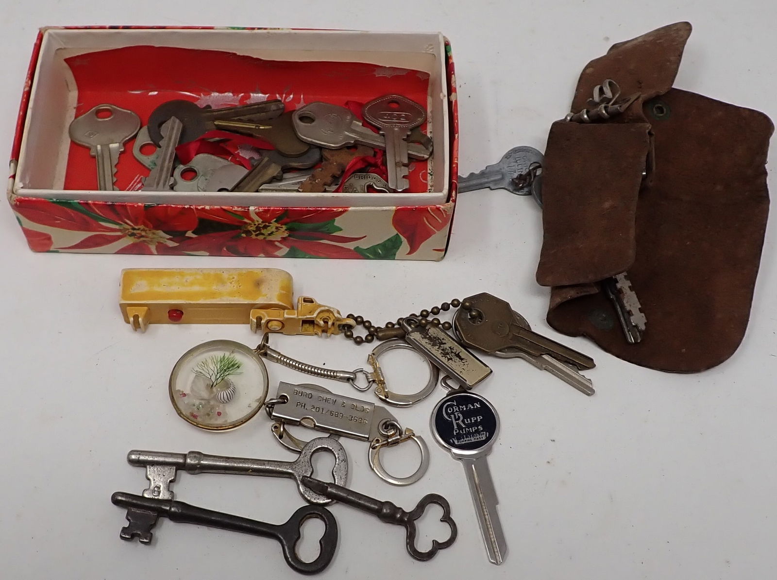 Skeleton / Vintage Keys Tractor Trailer Keychain: Tractor Trailer keychain is also a flashlight.