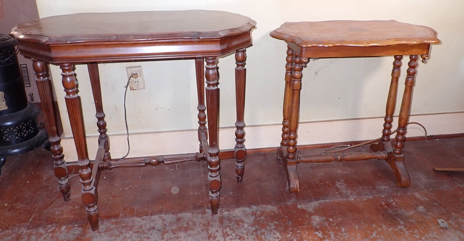 2 Lamp Stands (1 of 4)