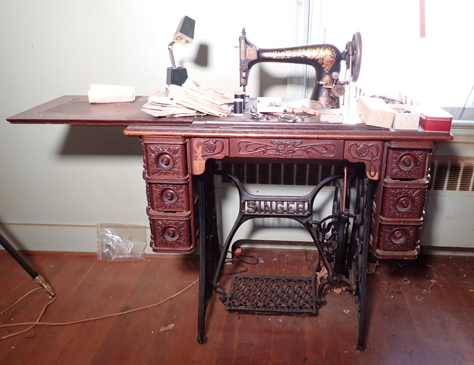 Singer Treadle Sewing Machine Accessories & Patterns (1 of 6)