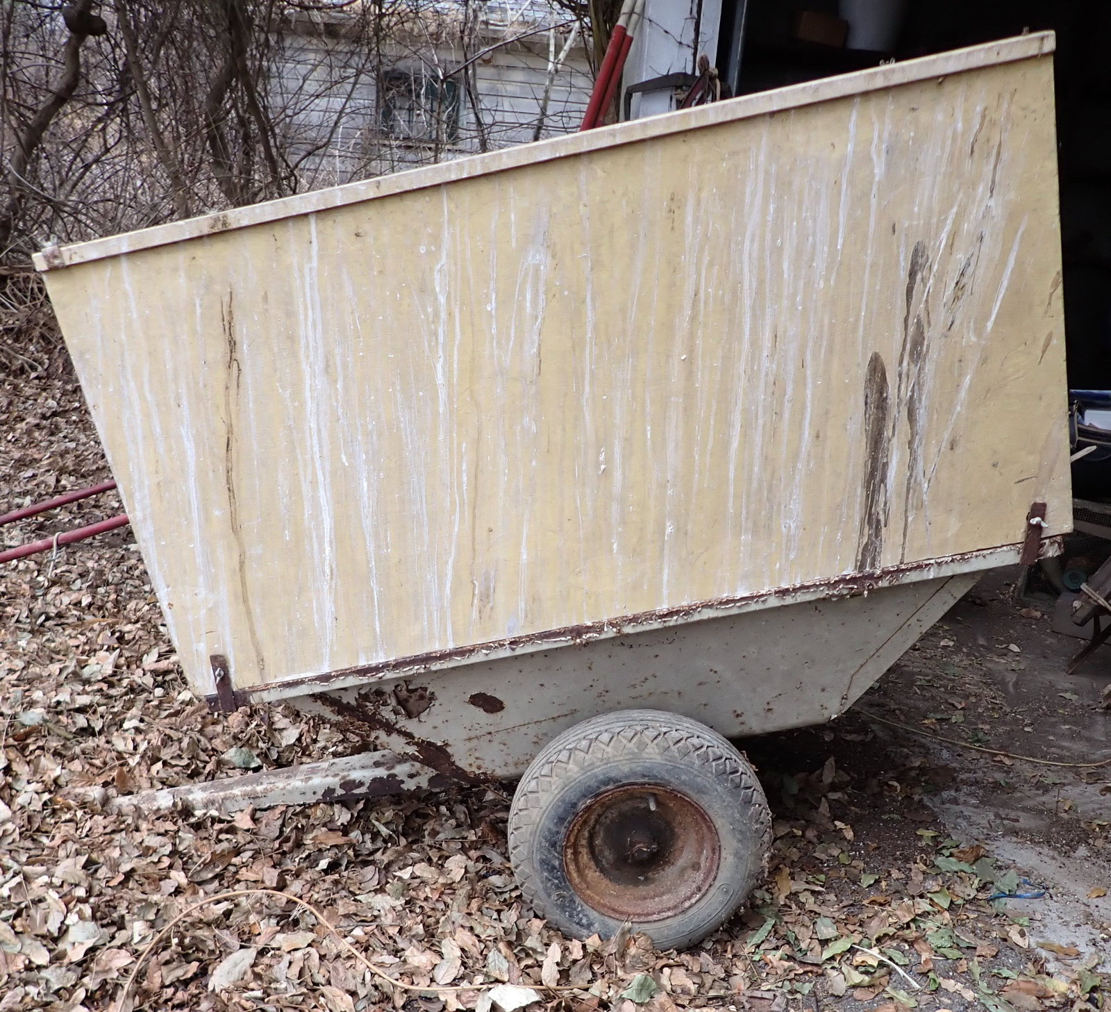 International Harvester Garden Tractor Dump Cart (1 of 7)