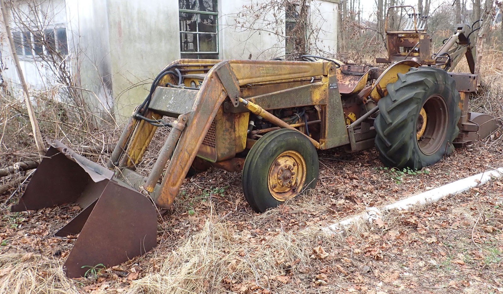 Massey Ferguson Tractor w/ Loader & Backhoe (1 of 20)