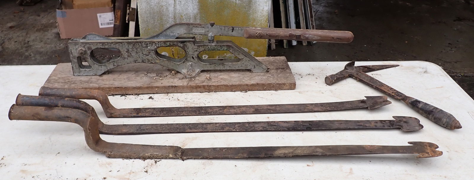 Slate Roofing Tools Cutter Hammer (1 of 4)