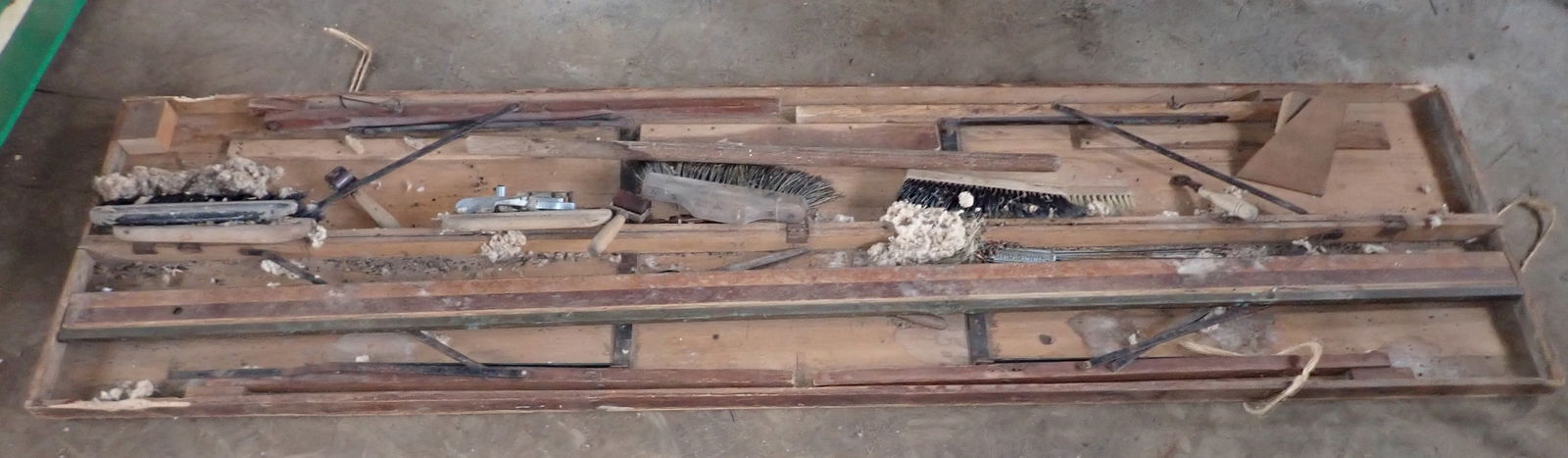 7' Wooden Rule Brushes & Case (1 of 5)