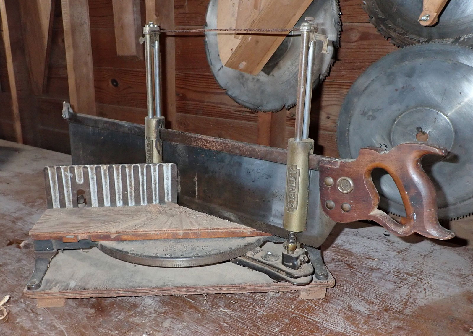 Stanley No. 358 Miter Box (1 of 6)