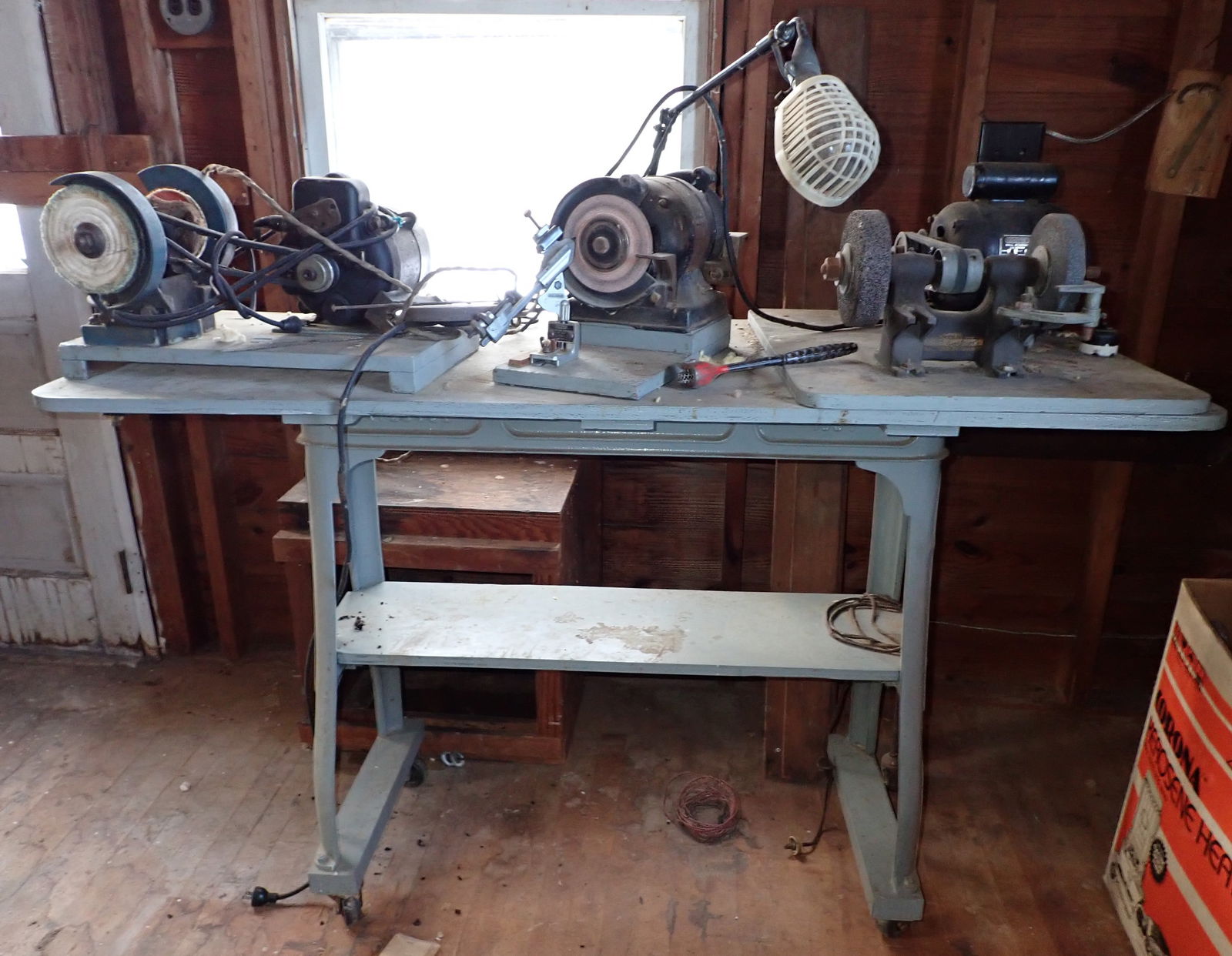 Grinders Buffer & Rolling Table (1 of 6)