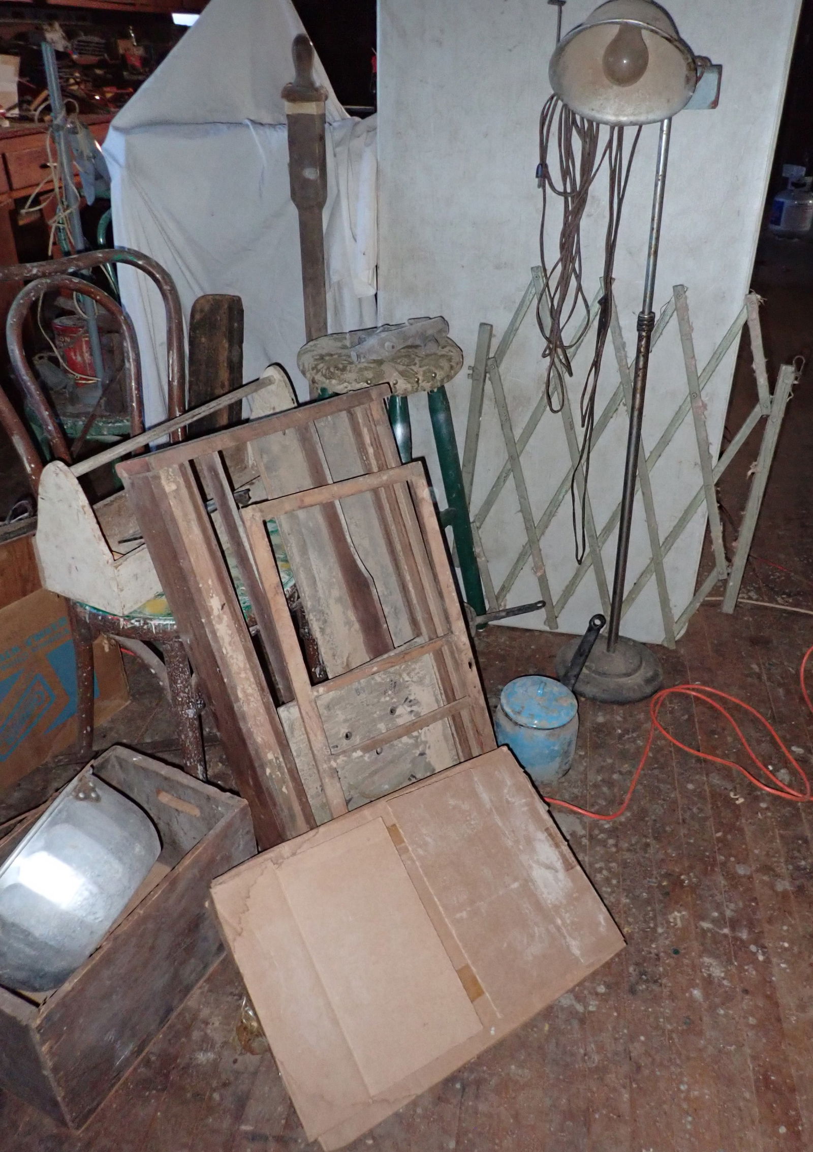 Tool Tote Lead Pots Beam Scale & Misc (1 of 12)