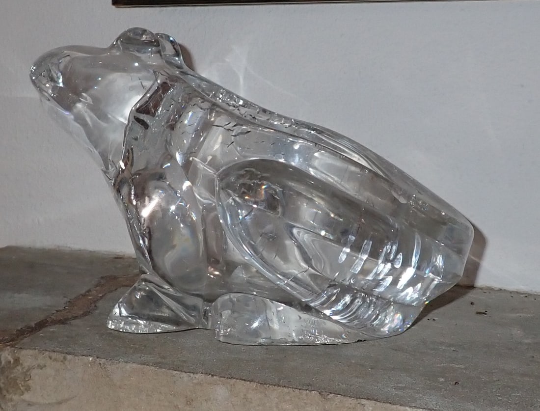 Lucite Frog Planter: Approx 6" x 8 1/2" x 4 3/4" tall.