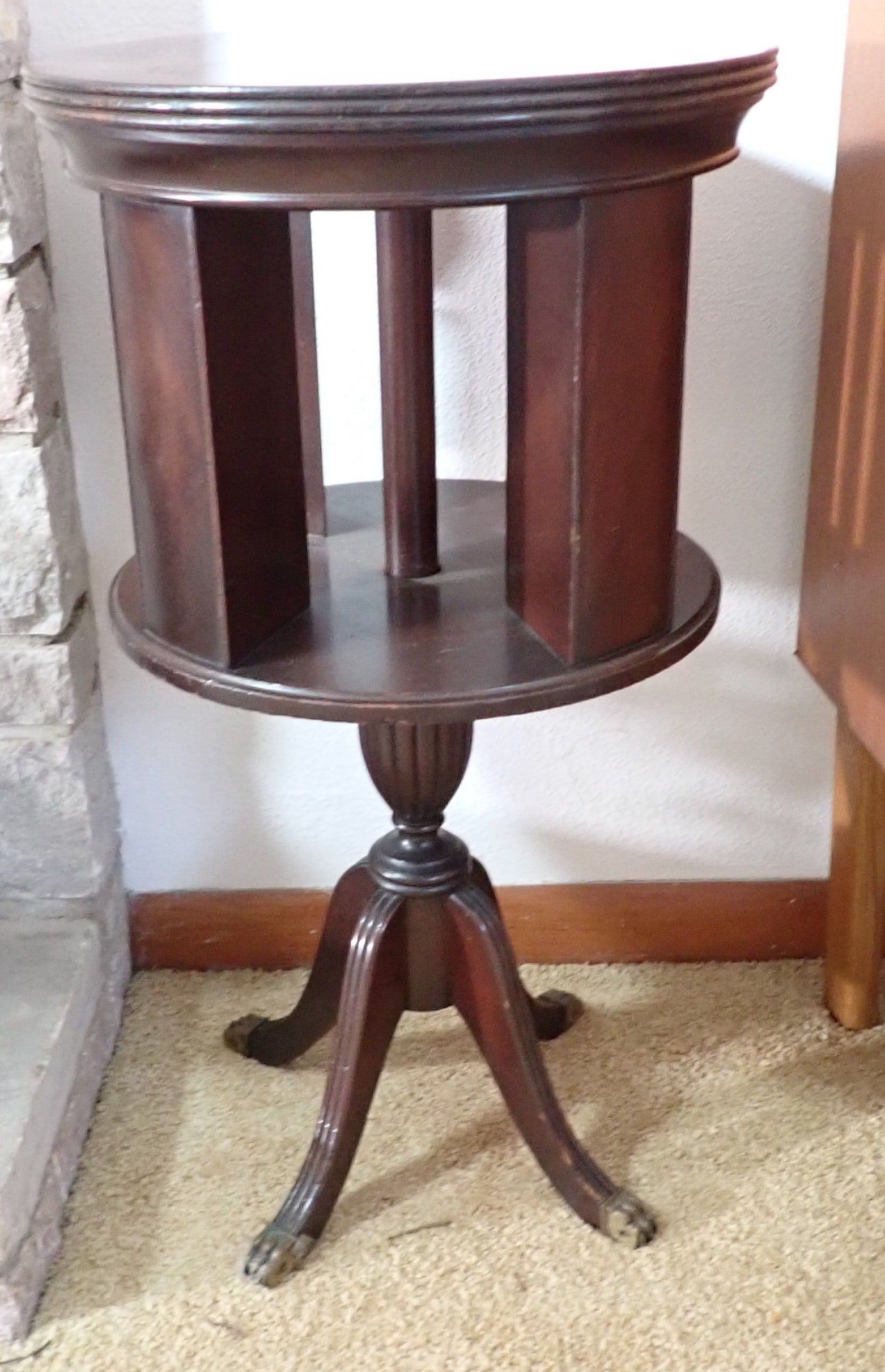 Rotating Lamp Stand (1 of 3)