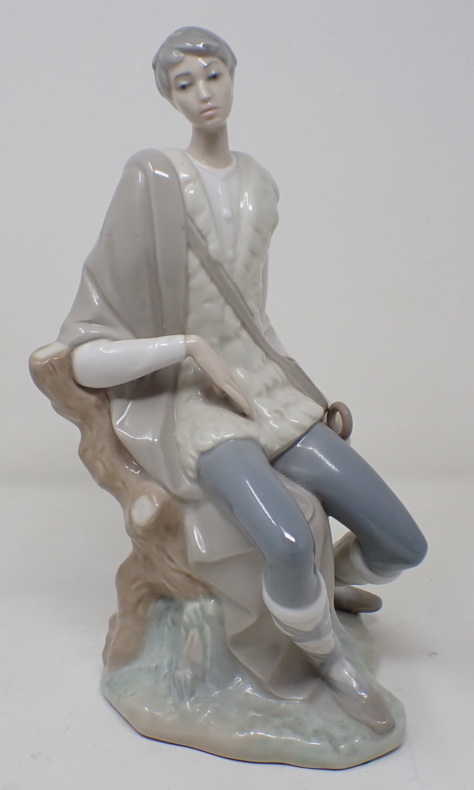 1977 Lladro Daisa Statue: Approx 10 1/2" tall